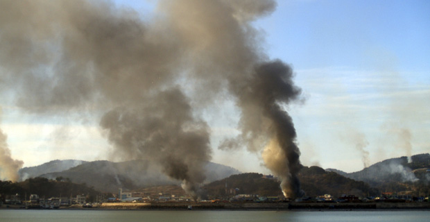 Corea del Norte dispar&oacute; el martes decenas de proyectiles de artilleria contra una isla de su vecina Corea del Sur.